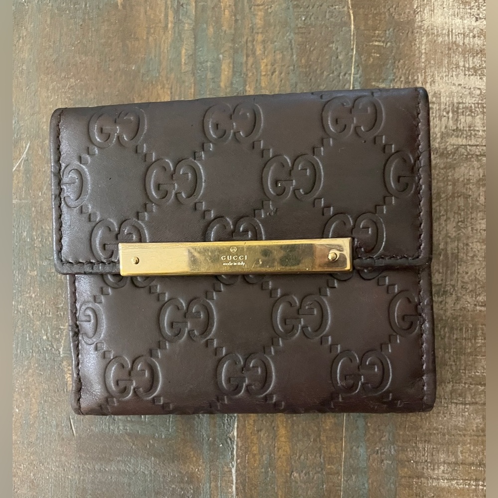Gucci GG monogram leather wallet in very good condition